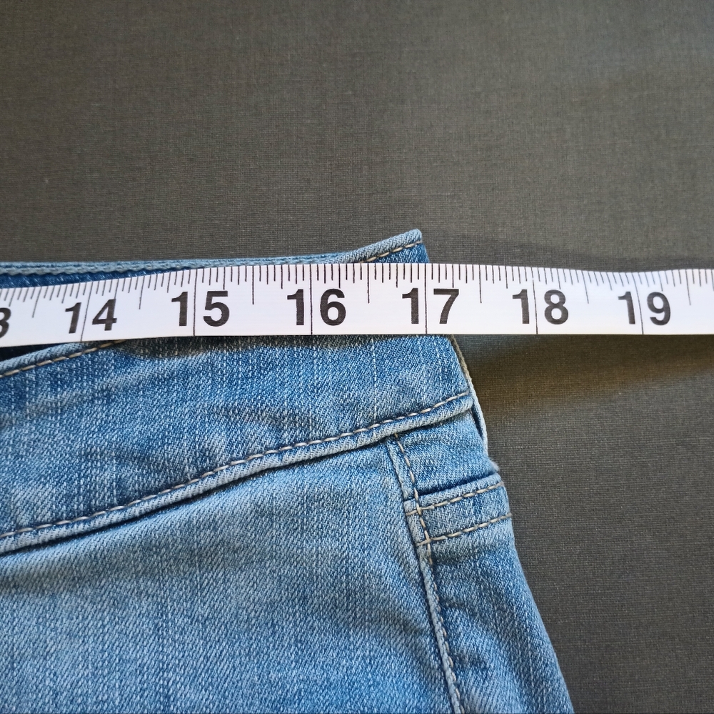 Torrid Women's Mid Rise Short - Picture 9 of 11